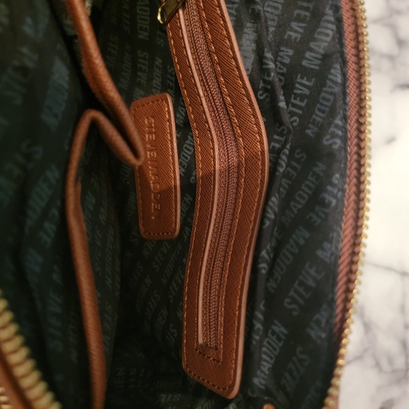 Steve Madden crossbody purse - Picture 3 of 3